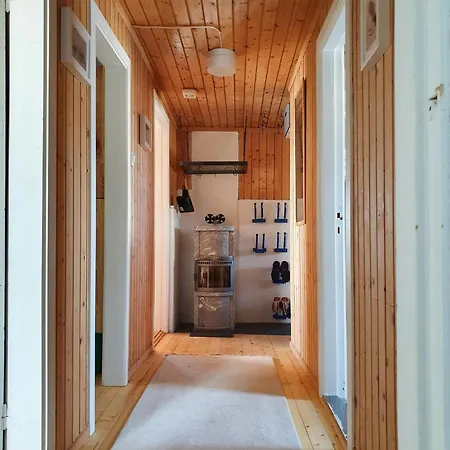 Nature-close In Tranquil Mountain Area Ferienhaus